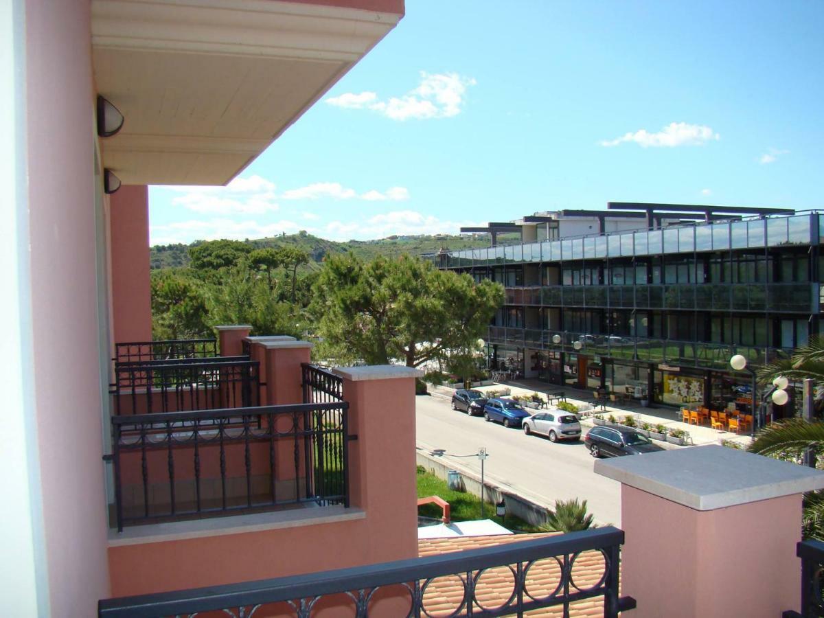 Il Casale Aparthotel Martinsicuro Luaran gambar